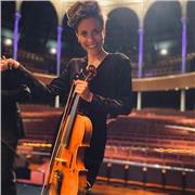 Profesora de clases particulares en la especialidad de viola. También se ofrece refuerzo de lenguaje musical a todos los niveles