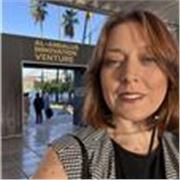 Profesora experta en Copywriting, comunicación y ventas con más de 8 años de experiencia en departamentos de marketing 