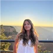 Estudiante con un nivel C1 de inglés (Advanced) con muchas ganas de ayudar a niños y niñas.