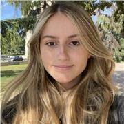 Estudiante de Economía en la Universidad Complutense de Madrid que ofrece clases a alumnos de primaria y la ESO para una mejor organización con los estudios y ayuda con diferentes materias