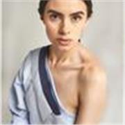 Maestra en Arte Dramático y creadora escénica ofrece clases online de teatro para personas que quieran explorar su voz, su cuerpo.