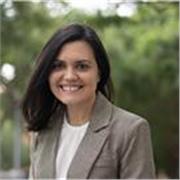Soy abogada con  más de 10 años de experiencia en derecho civil, con amplia vocación para la enseñanza y la investigación académic
