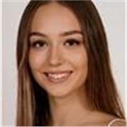 Me defino como una persona abierta y extrovertida que la gusta mucho ayudar y cuidar a los niños con lo que necesiten