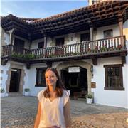 Imparto clases a alumnos que necesiten apoyo escolar, adaptándome a sus necesidades, sea la materia que sea la que le esté dificultando su proceso de aprendizaje