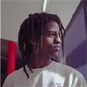 Profesor d'Història i coneixements d'humanitats graduat en Batxillerat Humanístic. 
Professor d'anglès amb experiència en institut