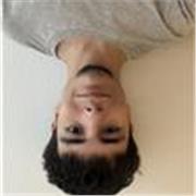 Me defino como una persona paciente y divertida, con muchas ganas de empezar y mucho afecto con los niños.