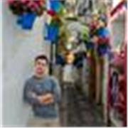 Creo que el enfoque del aprendizaje de idiomas debe ser a través del juego. Porque si te obligan a adquirir conocimientos, estos no permanecerán por mucho tiempo. Por eso prefiero los métodos de enseñanza interactivos