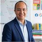 Maestro de marketing digital con experiencia en clases online para adolescentes y adultos