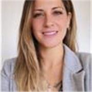 Experienced English teacher helping students communicate with confidence.