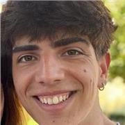 Profesor particular de inglés con la titulación de B2 y experiencia impartiendo clase en primaria. Clases a alumnos de 6-18 años