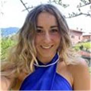 studentessa all'ultimo anno presso il liceo linguistico con certificazione Cambridge livello C1