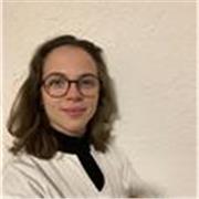 Ho imparato l'inglese ricominciando da zero, fallendo e trovando il metodo giusto. Oggi aiuto bambini e adulti a fare lo stesso. 