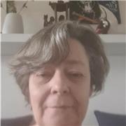 Grande professionnelle donne cours de chant en visio