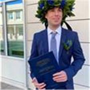 Ingegnere (110 e Lode) ed ex Tutor Scolastico in istituti tecnici e professionali, con diploma in Liceo Scientifico. 