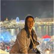 Laureata in matematica, impartisco lezionj di matematica e fisica