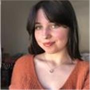 Profesora de lengua, inglés, biología e historia, especializada en niños con dificultad de aprendizaje