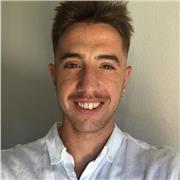 Creativo y divertido. Interactuar con el alumno adaptándome a su nivel.