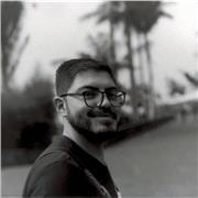 Artista Plástico con experiencia en técnicas de fotografía analógica, química y experimental