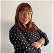 Profesora de redes sociales analítica y estrategia de marketing