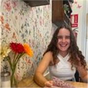 Soy una chica que le encantan los niños, jugar con ellos y aprender de ellos, he dado clases desde niños de 4 años hasta los 12