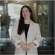 Persona responsable, paciente y cercana, con buena capacidad para conectar con niños.