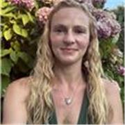 Canadian English native speaker with 9 years teaching experience 