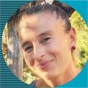 Insegnante madrelingua italiano, laureata in linguistica italiana con 5 anni di esperienza come insegnante ad adulti e adolescenti