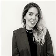 Profesora titulada en Publicidad y Relaciones Públicas, con el Máster de Profesorado, con más de 8 años de trayectoria profesional