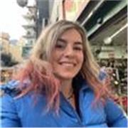 Madrelingua tedesca, laureata in lingue, impartisce lezioni di tedesco e inglese