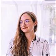 Diplômée d'un master en direction artistique propose des cours de Canva, Procreate, Photoshop, Indesign, Affinity...