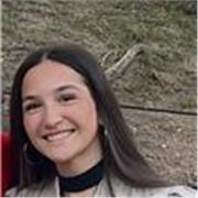 Soy estudiante de cuarto curso del doble grado en derecho y economía. Estoy disponible para dar refuerzo a niños y para su cuidado