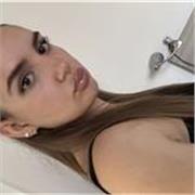 Offro lezioni private a bambini di elementari e medie, aiuto i bambini ad adottare un metodo di studio, amo la lingua inglese 