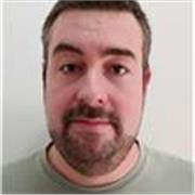 Profesor en formación imparte clases de matemáticas a alumnos de E.S.O.