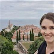 Deutsch-Lehrerin, die Kinder und Erwachsene unterrichten kann