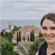 Deutsch-Lehrerin, die Kinder und Erwachsene unterrichten kann