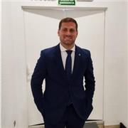 Maestro de inglés y educación primaria con experiencia de 7 años trabajando en colegios