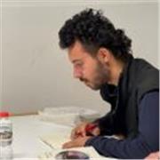 Estudiant de Filologia Catalana a la Universitat de Barcelona, amb experiència prèvia en l'ensenyança de llengües ofereix classes