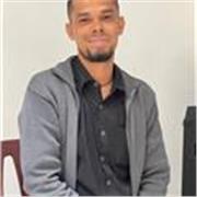English teacher specialized in grammar and phonetics