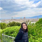 Laureata in lingue impartisce lezioni di Inglese