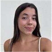 Profesora de química para alumnos de la ESO