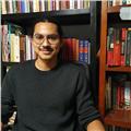 Profesor de humanidades ofrece clases de filosofía a jóvenes de nivel medio superior en la ciudad de méxico