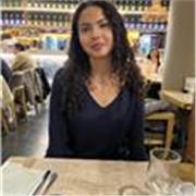 Professeure particulier qui donne des cours dans toutes les matières littéraires