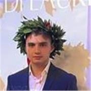 Studente laureato in triennale alla SAA, scuola di amministrazione aziendale. Conseguito un diploma presso il liceo scuentifico