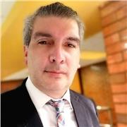 Profesor de diseño gráfico y web con una solida experiencia, para inspirar a sus alumnos a alcanzar su máximo potencial