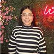 Maestra de inglés especializada en la enseñanza a alumnos de distintas edades, con experiencia también en la impartición de clases