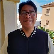 Profesor de Matemáticas imparte clase de Primaria y ESO