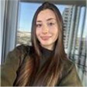 Estudiante de primero de marketing con bachillerato de ciencias sociales.