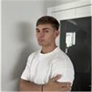 Soy un jovén de 20 años, no soy profesor pero he jugado toda mi vida al fútbol y desde pequeño he entrenado/ a mi hermano pequeño