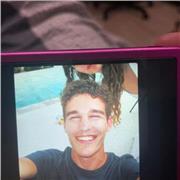 Bonjour, je suis à votre disposition afin d'aider vos enfants avec les cours.