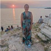 I would like to provide  lessons in English or Hungarian.